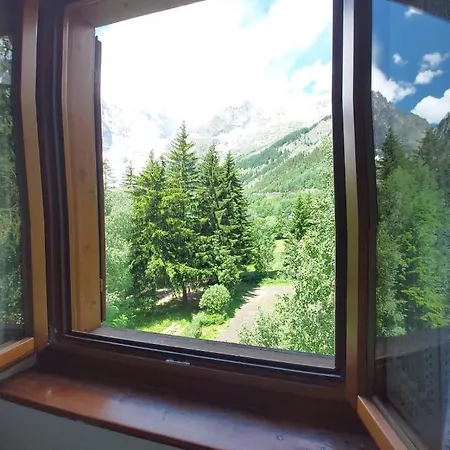 Holiday home Casa Con Giardino Vista Monte Bianco